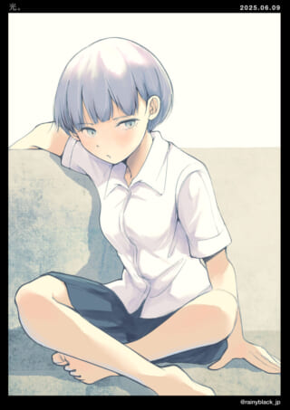 座っているショートヘアの少女