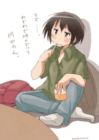 男の子が飲み物を飲んでいる。