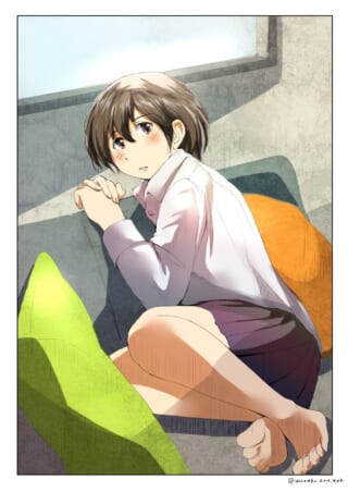ショートヘアの女性が座っている