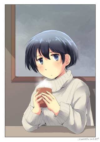 セーター姿の少女がカップを持つ。