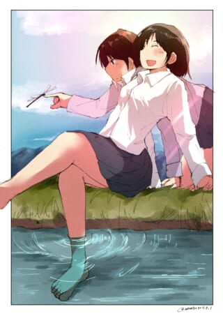 女子学生が川辺でくつろいでいる。