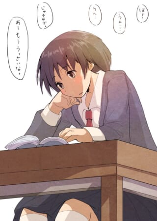 机で本を読む女子学生。