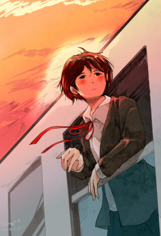 夕日を背景に窓から外を見る少年
