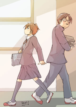廊下ですれ違う学生たち。