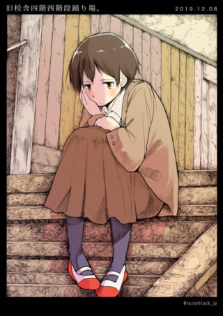 階段に座るセーラー服の女の子