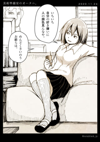 女性が椅子に座って話すシーン。