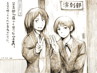 部室の前でピースサイン。